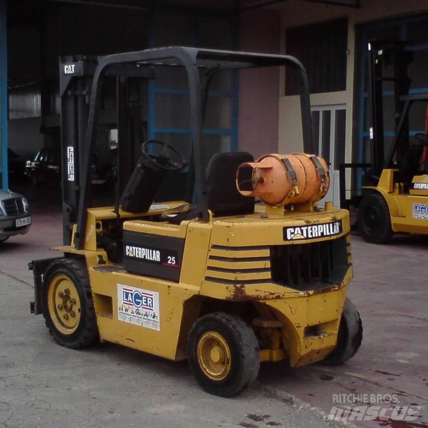 CAT GP25-2 Gasstapler