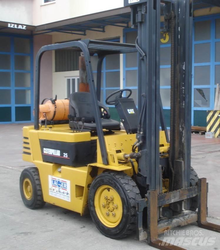 CAT GP25-2 Gasstapler