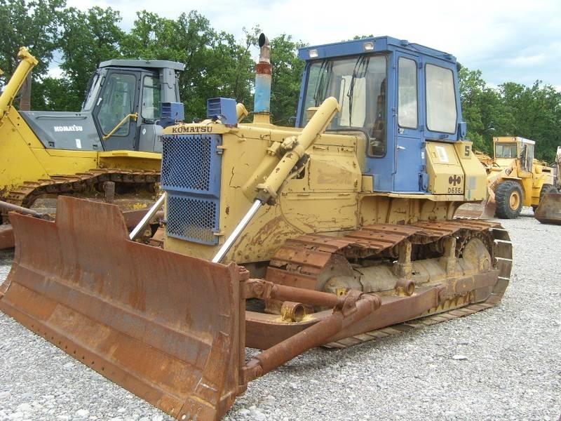 Komatsu D65E-8 Bulldozer