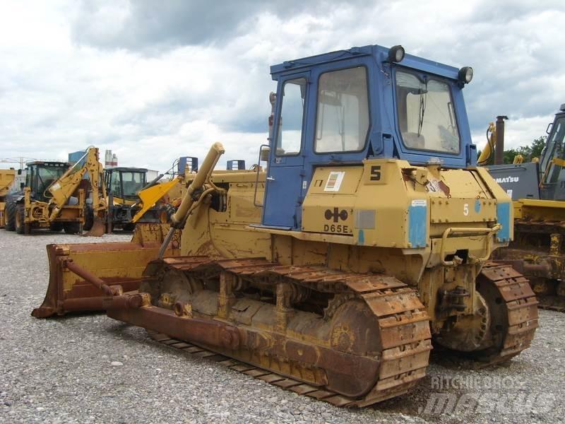 Komatsu D65E-8 Bulldozer
