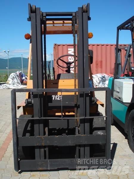 Komatsu FG25L-7 Andere Gabelstapler