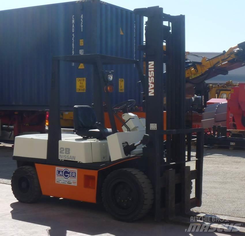Nissan EGH02 Dieselstapler