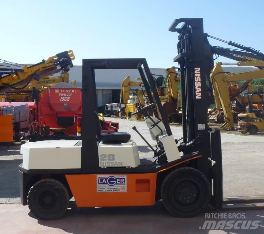 Nissan EGH02 Dieselstapler