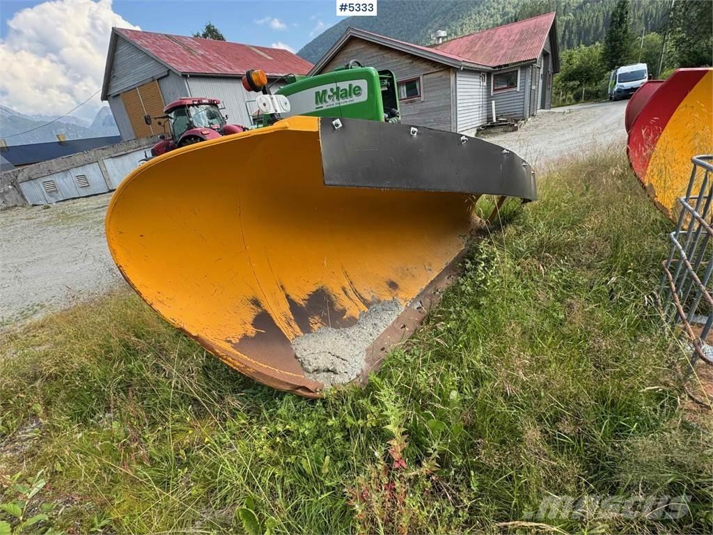 AM Teho 2600 Schneeschilde und -pflüge