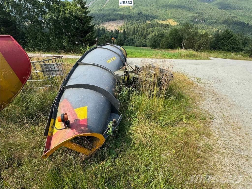 AM Teho 2600 Schneeschilde und -pflüge