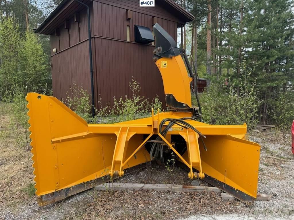 Dalen V-fres Schneeschilde und -pflüge