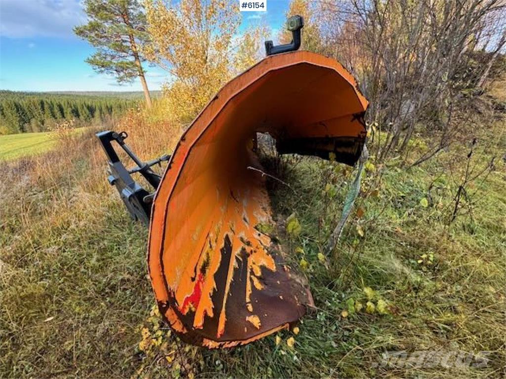  Øveraasen D2285 B Schneeschilde und -pflüge