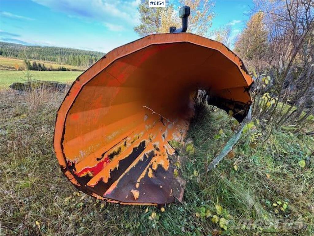  Øveraasen D2285 B Schneeschilde und -pflüge