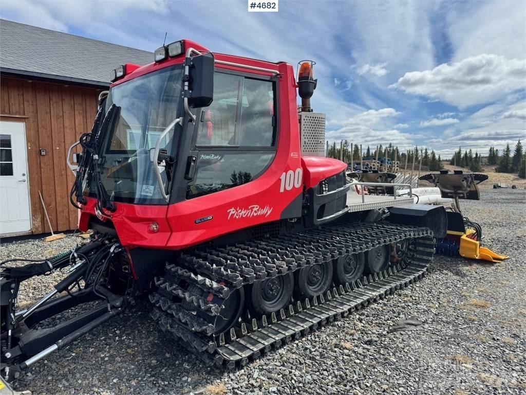  Pisten Bully 100 Schneeschilde und -pflüge