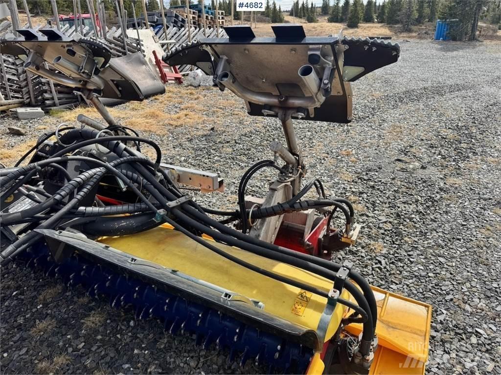  Pisten Bully 100 Schneeschilde und -pflüge