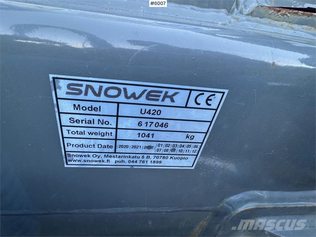 Snowek U420 Schneeschilde und -pflüge