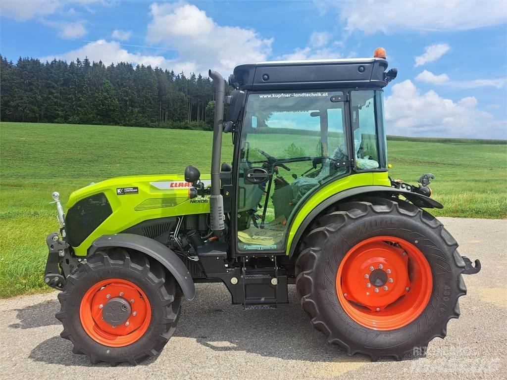 CLAAS Nexos 240 XL Traktoren