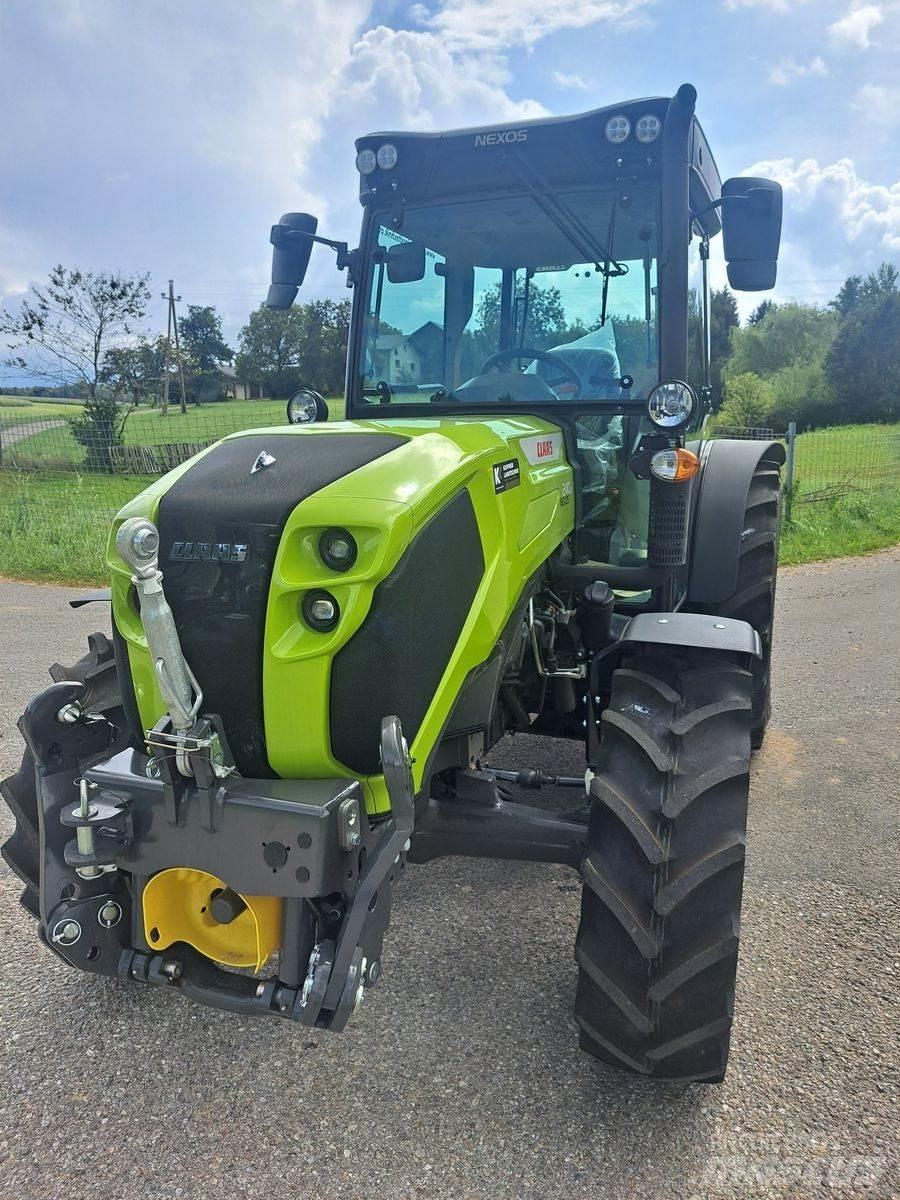 CLAAS Nexos 240 XL Traktoren