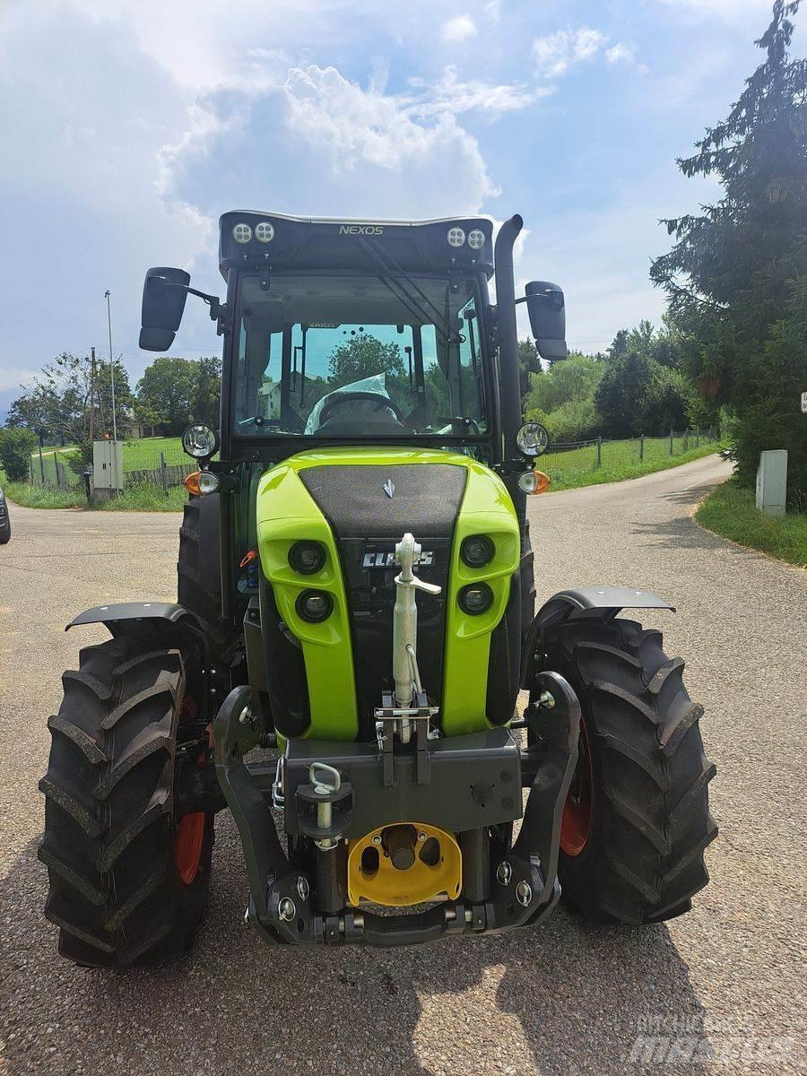 CLAAS Nexos 240 XL Traktoren