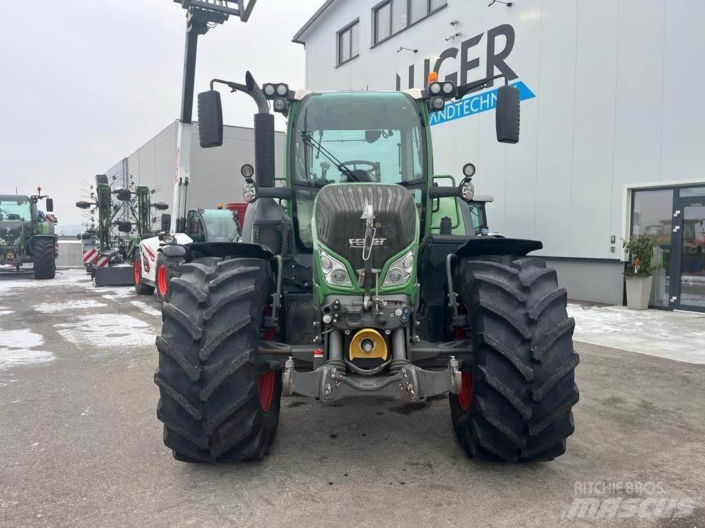 Fendt 718 Vario Traktoren