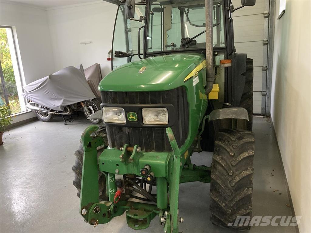 John Deere 5515F Traktoren
