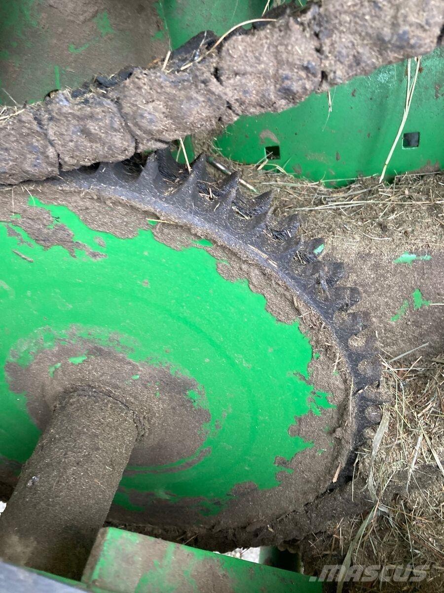 John Deere 592C Rundballenpressen