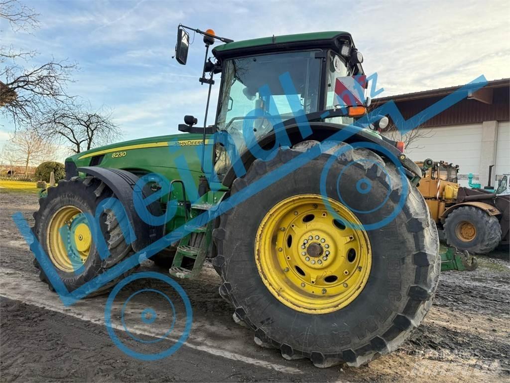 John Deere 8230 Traktoren