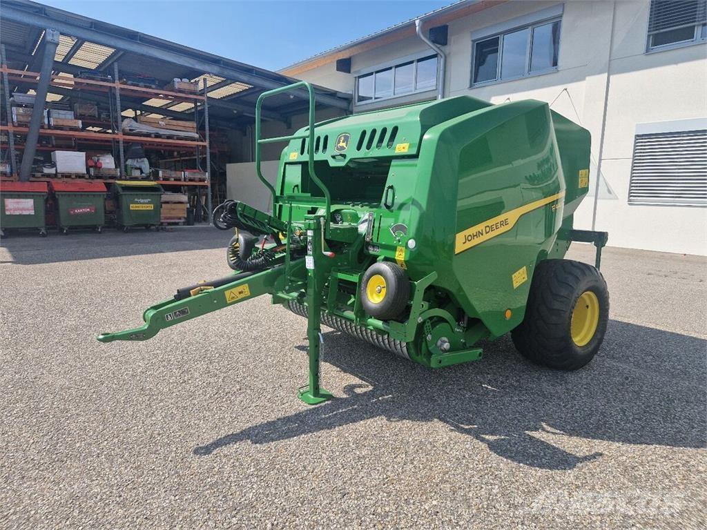 John Deere F441M Rundballenpressen