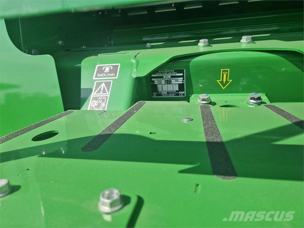 John Deere F441M Rundballenpressen