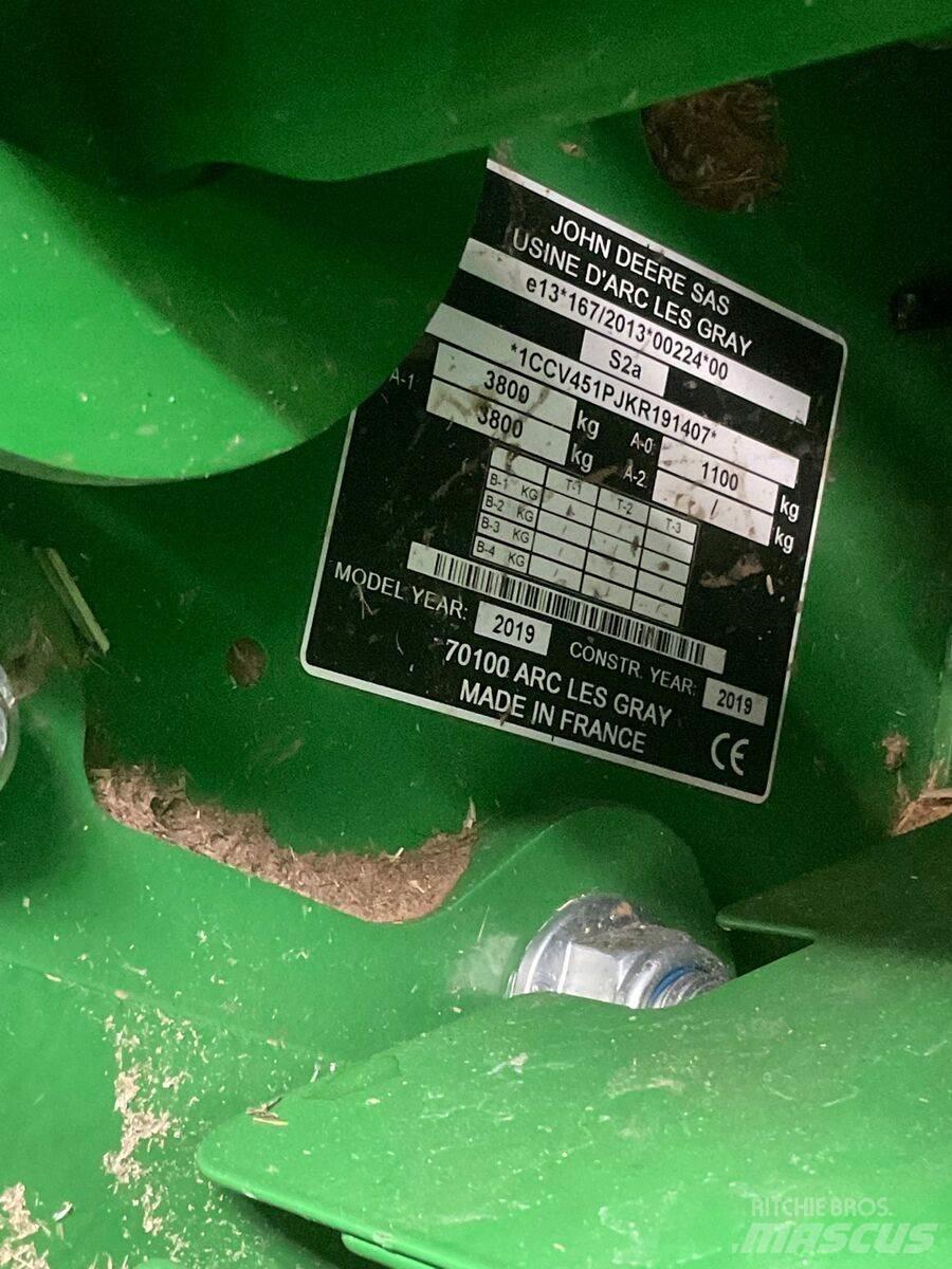 John Deere V451R Rundballenpressen