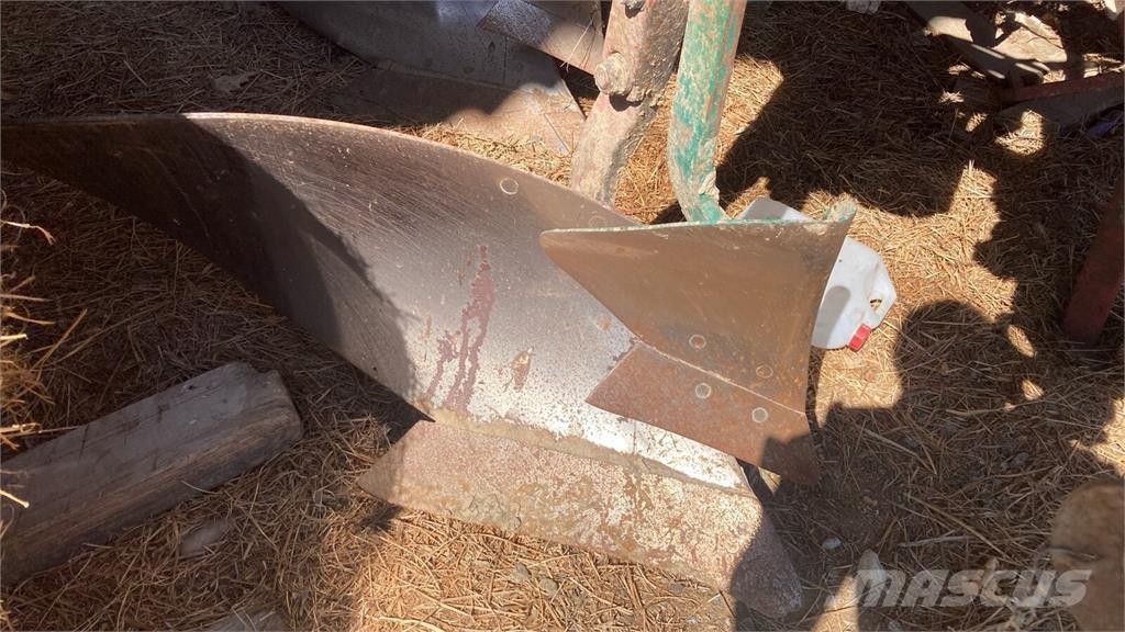 Kverneland LB 100 Konventionelle Pflüge