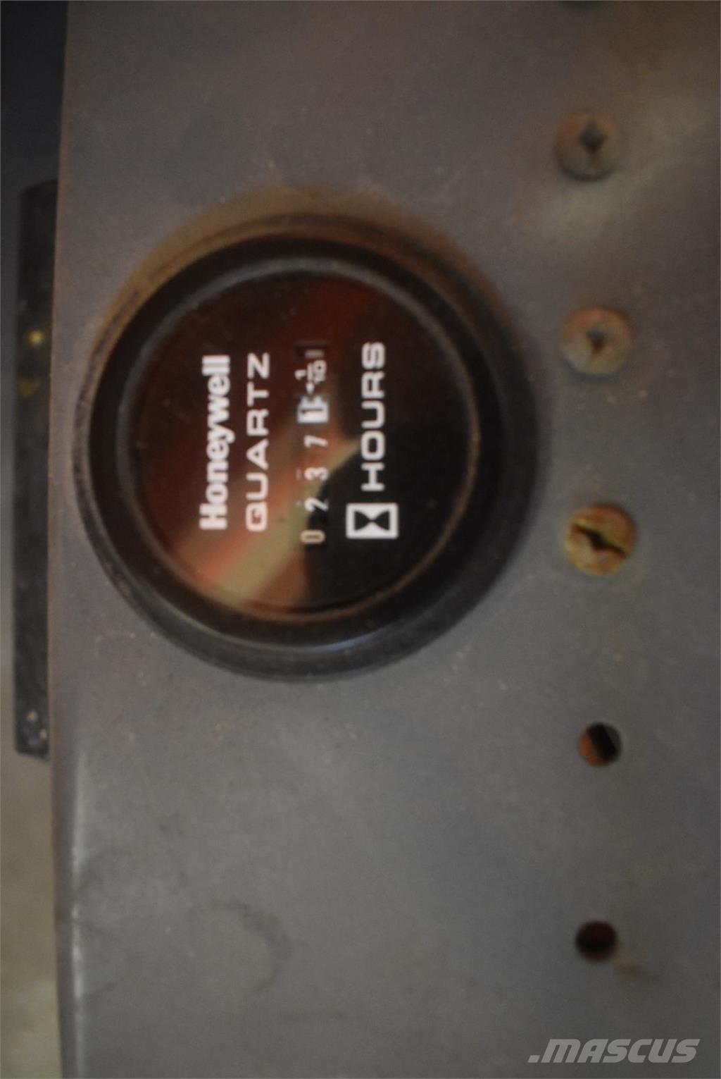 SkyJack SJ-III 3220 Gelenkteleskoparbeitsbühnen