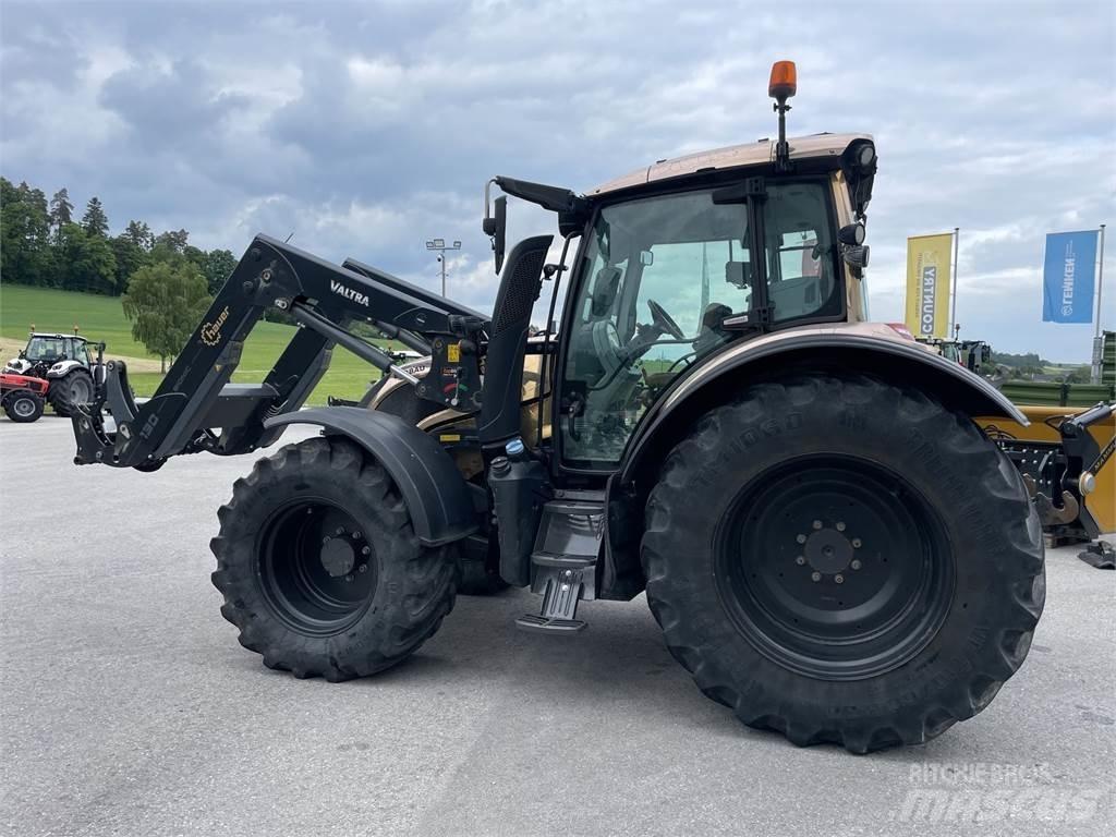 Valtra N174 HiTech Traktoren
