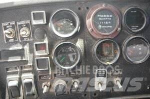 Mack RD688S Schneeschilde und -pflüge