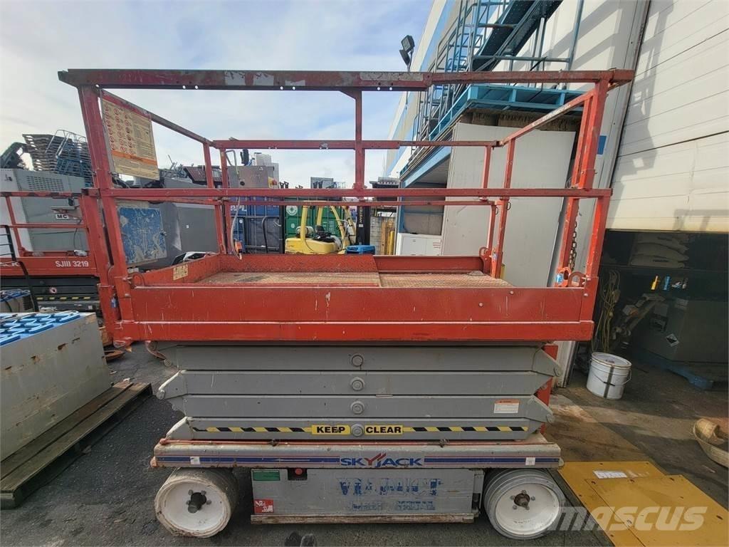 SkyJack SJ3 4632 Scheren-Arbeitsbühnen