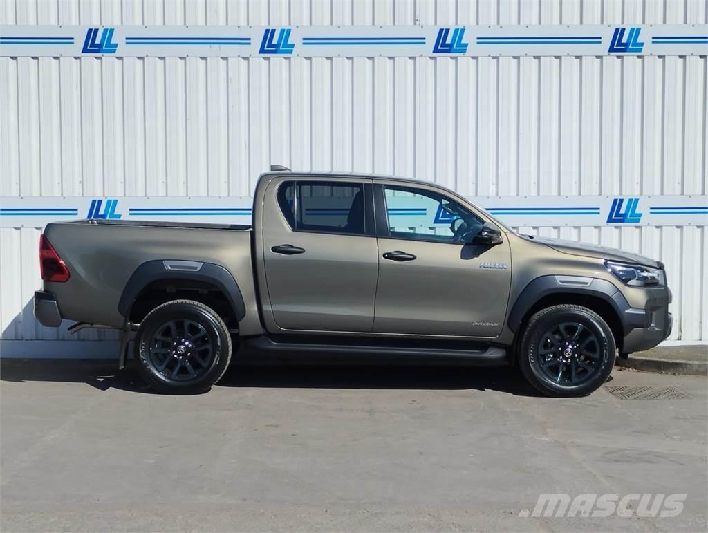 Toyota Invincible X Pickup/Pritschenwagen