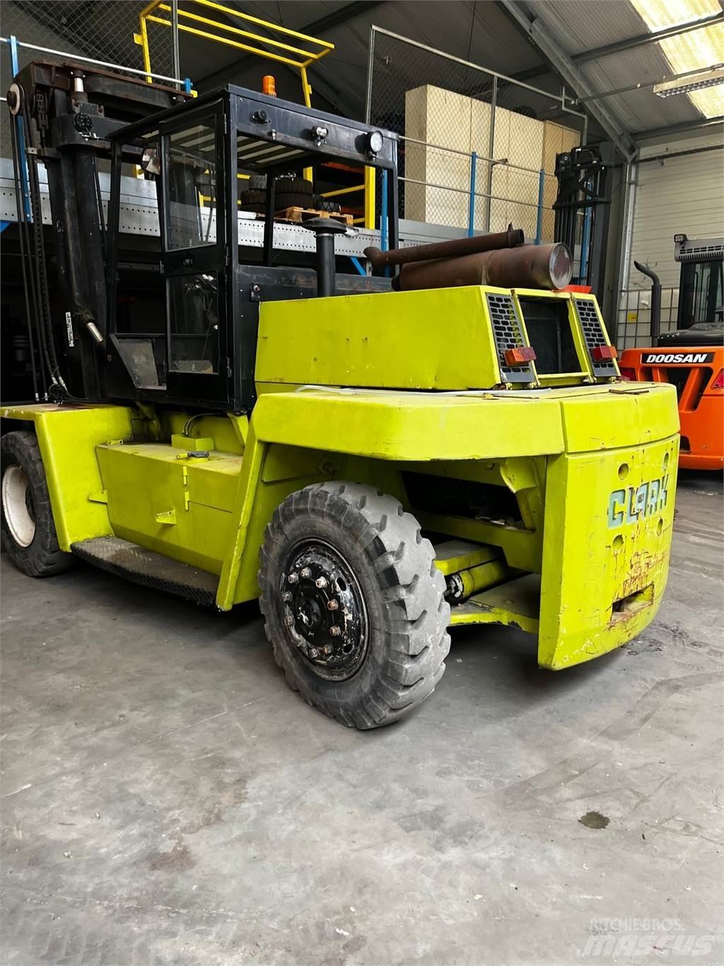 Clark DPL100 Dieselstapler