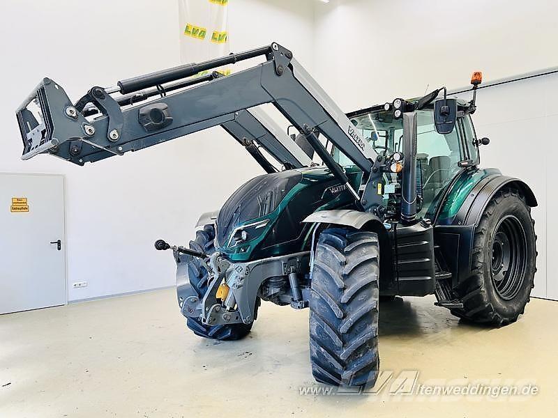 Valtra T174 Traktoren