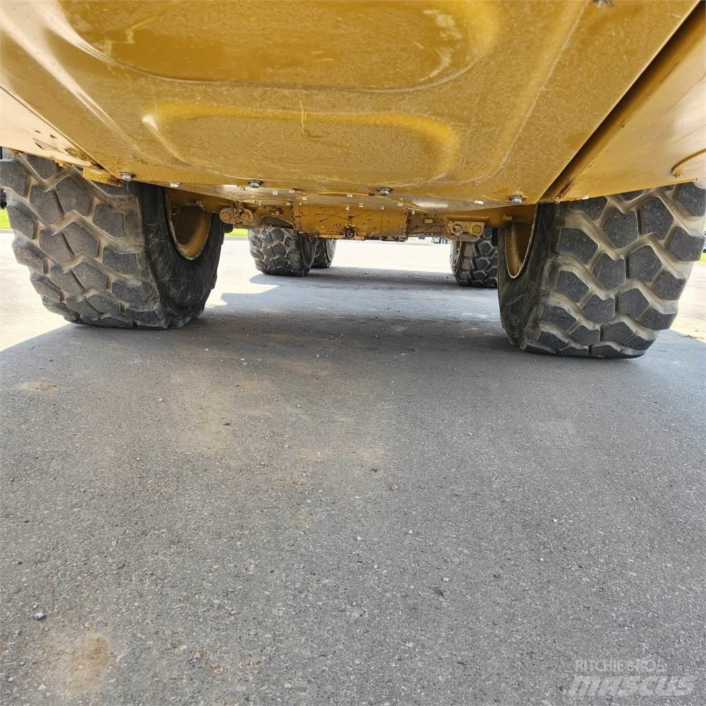 CAT 730 Dumper - Knickgelenk