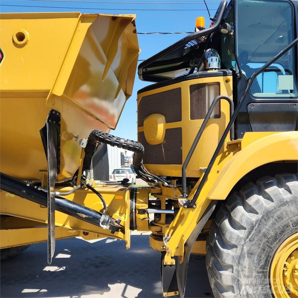CAT 730 Dumper - Knickgelenk