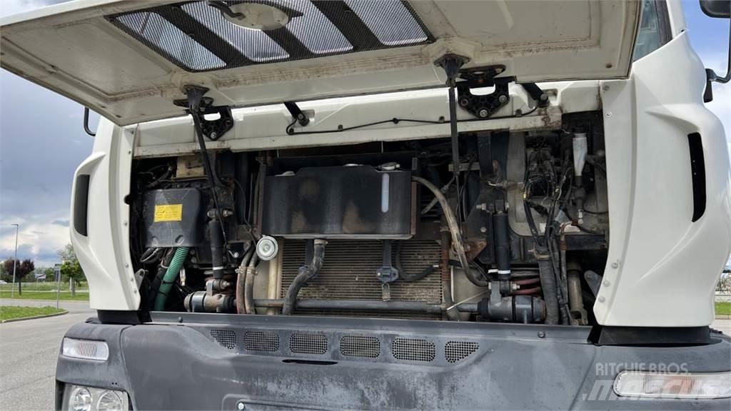 Astra HD8E 44.38 4x4 Tankwagen