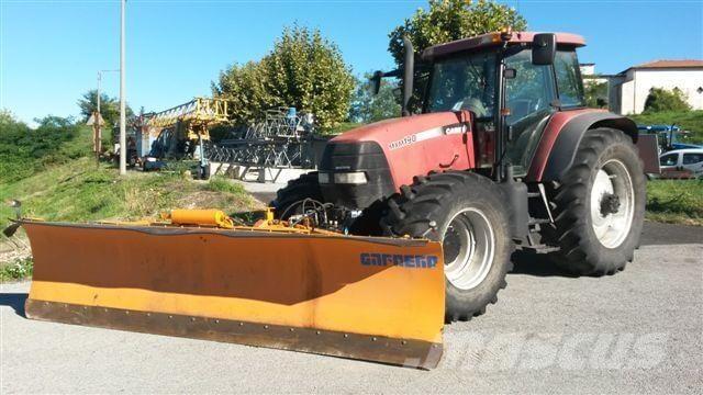 CASE MXM190 Schneeschilde und -pflüge