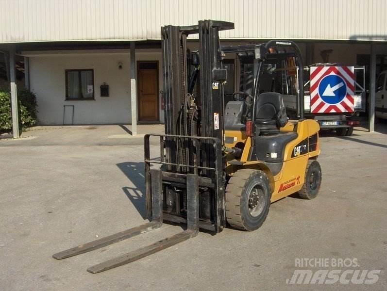 CAT DP30N Dieselstapler