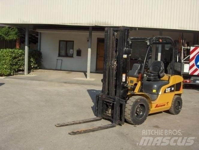 CAT DP30N Dieselstapler