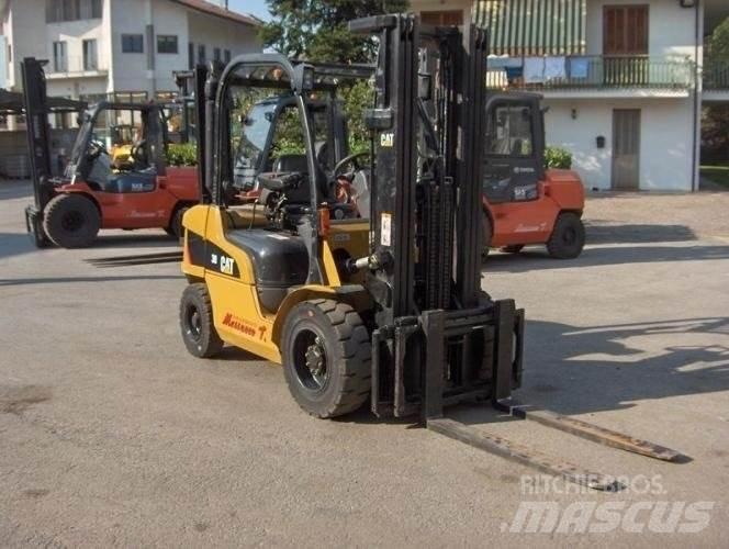 CAT DP30N Dieselstapler