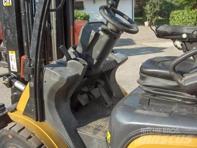 CAT DP30N Dieselstapler