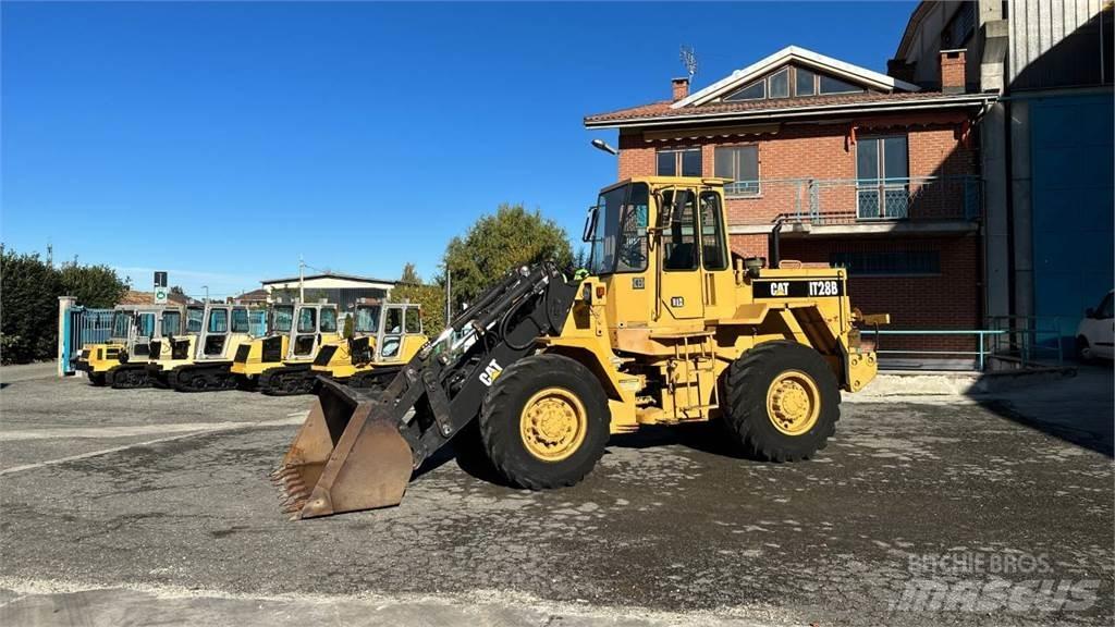 CAT IT28B Radlader