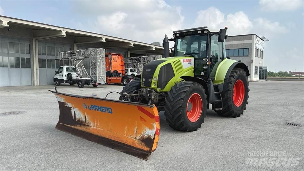 CLAAS Axion 810 4x4 Schneeschilde und -pflüge