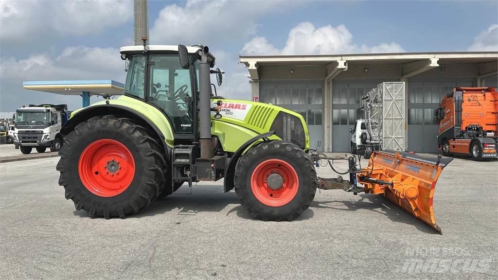 CLAAS Axion 810 4x4 Schneeschilde und -pflüge
