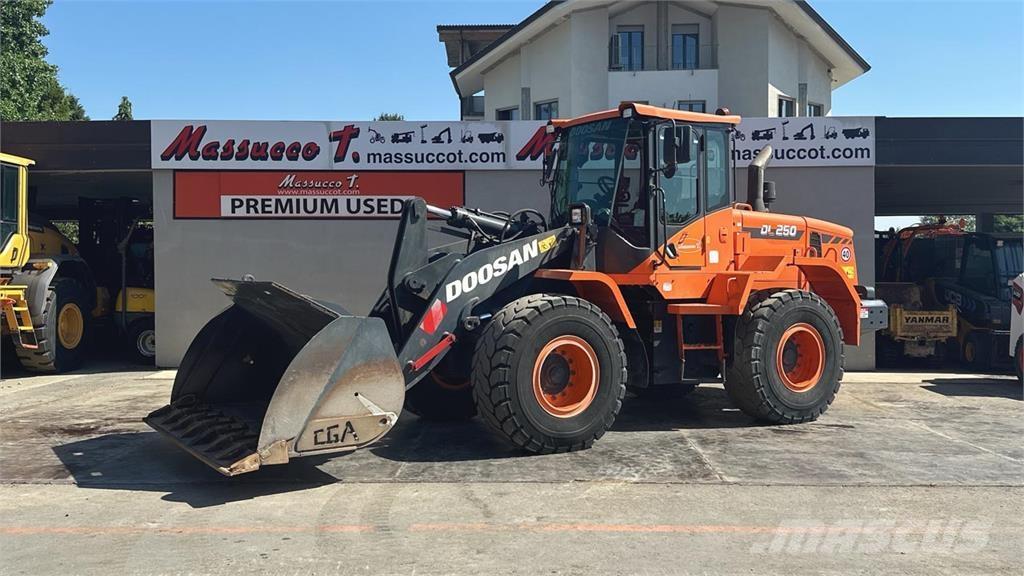 Doosan DL250-5 Radlader