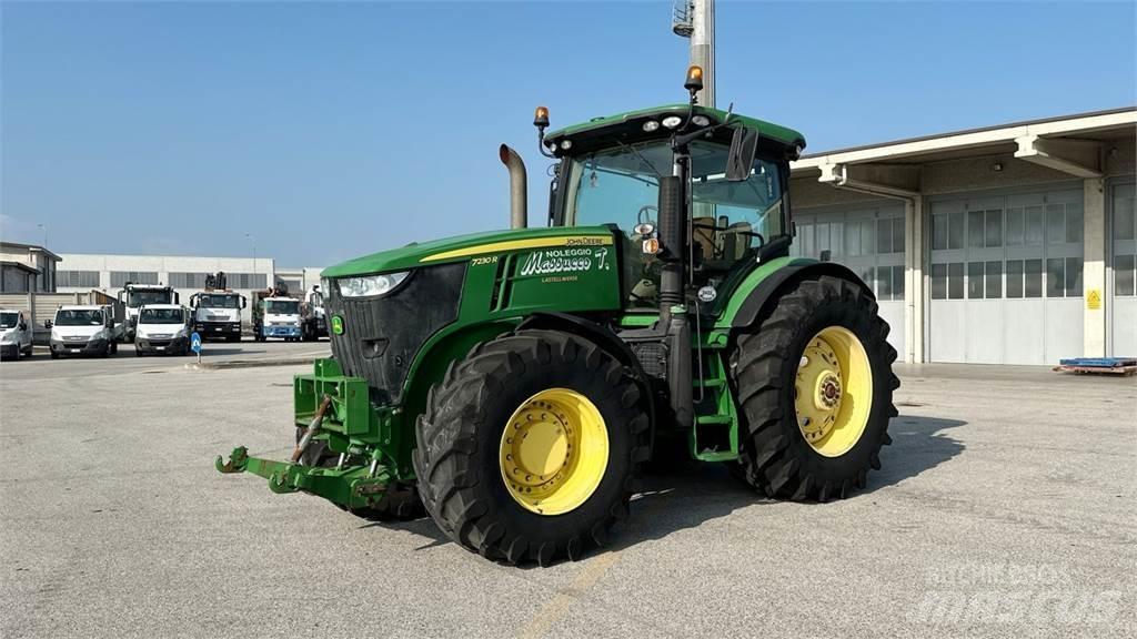 John Deere 7230R Schneeschilde und -pflüge
