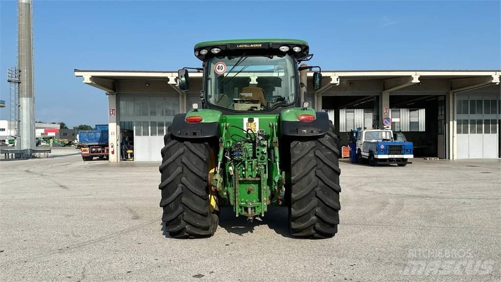 John Deere 7230R Schneeschilde und -pflüge