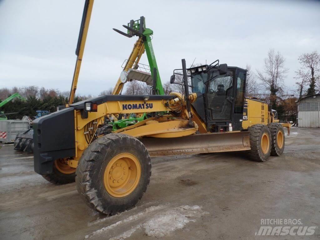 Komatsu GD675-5 Bulldozer