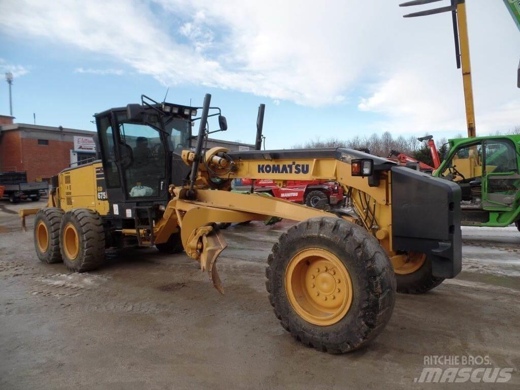 Komatsu GD675-5 Bulldozer