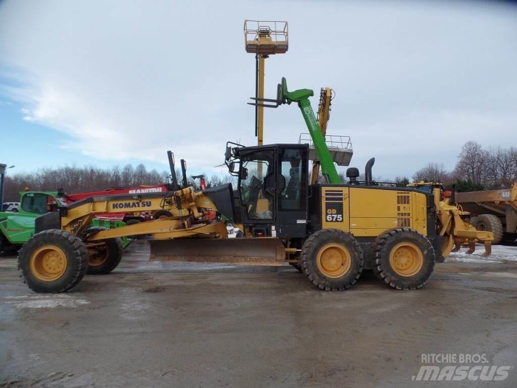 Komatsu GD675-5 Bulldozer